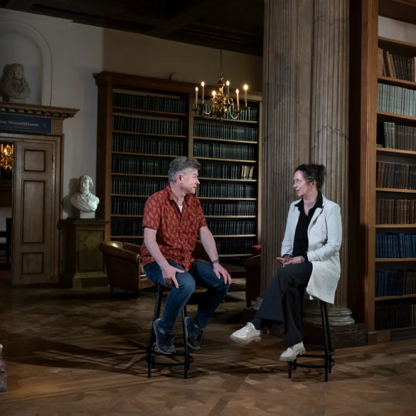Op de kruk: ‘Het is wezenlijk om aan het grote publiek uit te leggen hoe wetenschappelijk onderzoek in elkaar zit’