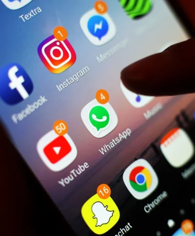 Onderzoek: wie breder kijkt dan enkel sociale media heeft meer vertrouwen in de wetenschap