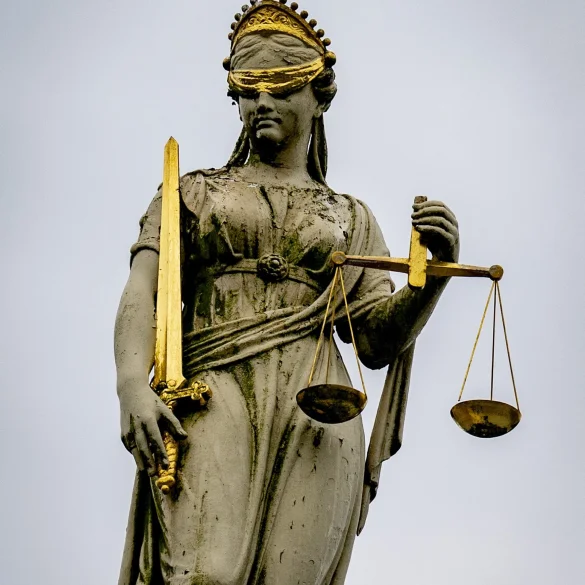 Schadevergoeding voor rechtbanktekenaar Petra Urban na AI-bewerking van tekening door PVV