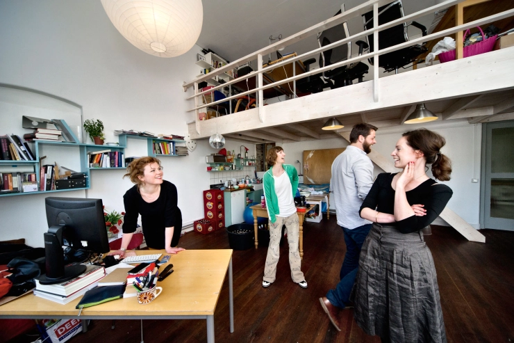 Alleen, maar toch samen