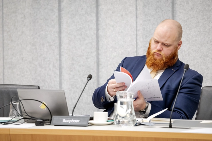 NSC wil dat media journalistieke code herzien na ‘schadelijke’ verslaggeving; Genootschap bezorgd over politieke bemoeienis