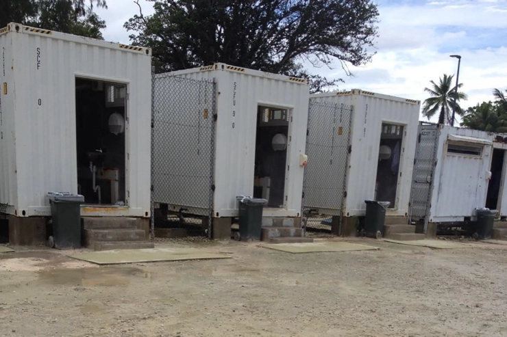 Op Australisch gevangeniseiland opgesloten Koerdische journalist vrij