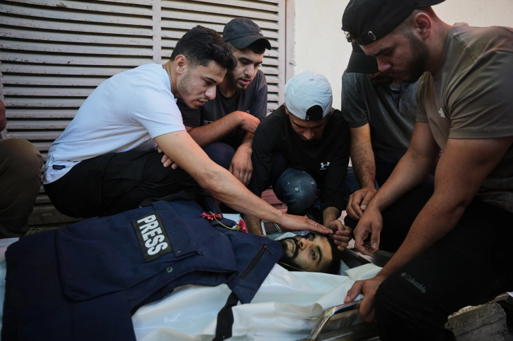 Cameraman Al Jazeera omgekomen bij aanval op vluchtelingenkamp in Gaza