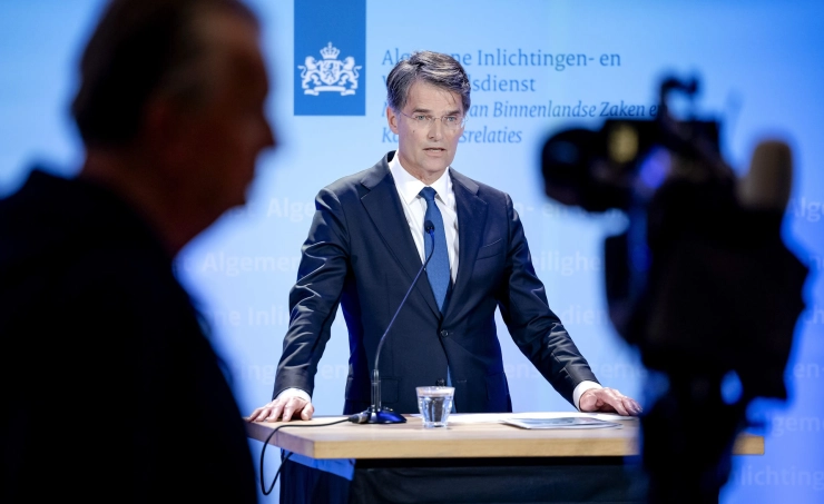 Stella Braam en Astrid van Unen onderzoeken met enquête de relatie tussen inlichtingendiensten en de journalistiek