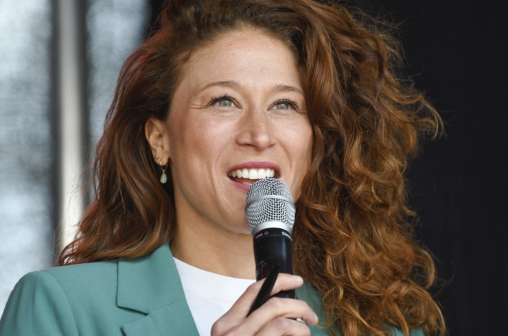 Transfer Thursday: Kassa-gezicht Amber Kortzorg presenteert nu ook Op1 en Elske Schouten van NRC naar MRC