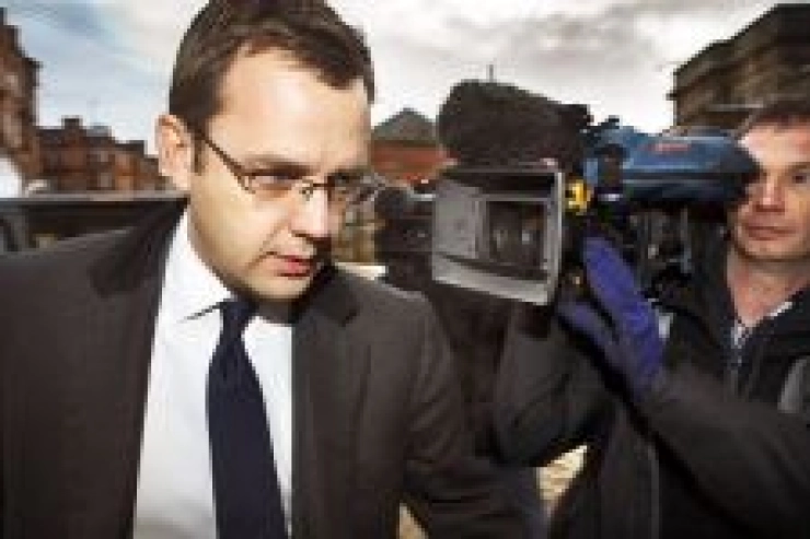 Uitgever betaalde Andy Coulson na vertrek