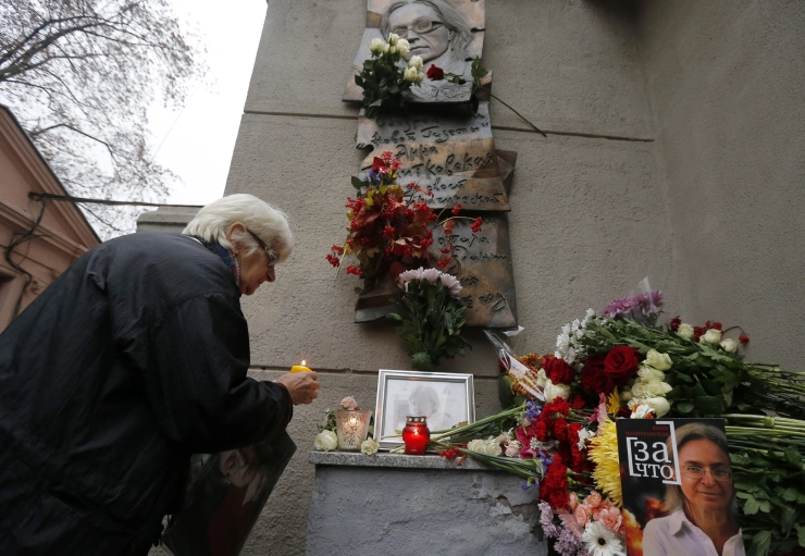 Kopstuk moord Politkovskaja in gevangenis overleden