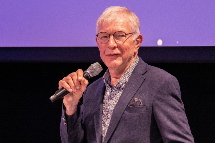 Hans Hogendoorn stopt als ‘stem van Het Oog op Morgen’, NOS zoekt opvolger via publiekswedstrijd