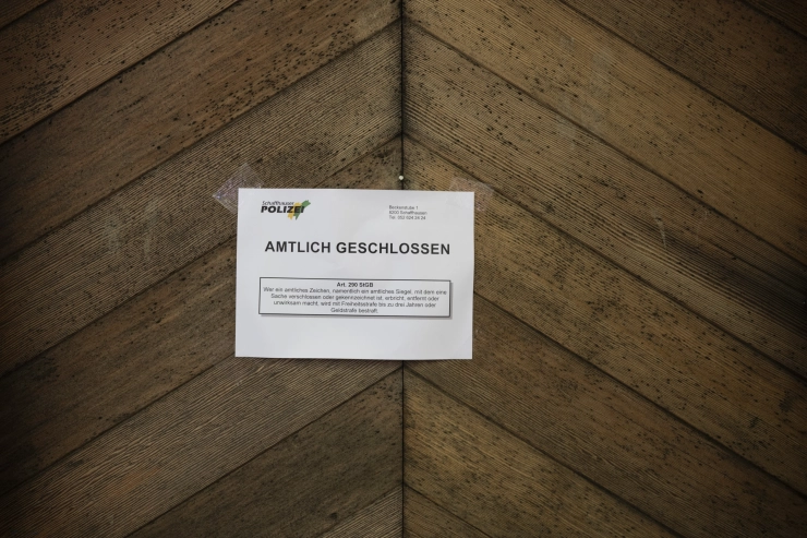 Volkskrantfotograaf die werd opgepakt in Zwitserland vrijgelaten na urenlang verhoord te zijn door de politie