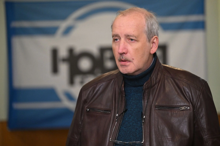 Russische krant Novaja Gazeta meldt arrestatie van hoofdredacteur