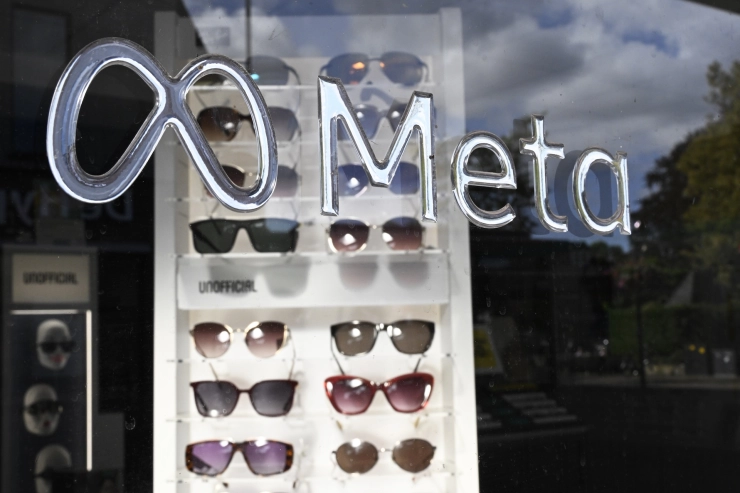 Consumentenbond pleit voor verbod op camerabril van Meta vanwege privacyrisico’s