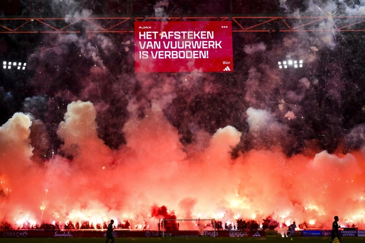 Ajax-directeur Geelen na vuurwerk in Arena: ik had zelf de media te woord moeten staan