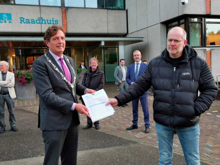 Slob: Burgemeester mag op lokale media reflecteren met boek