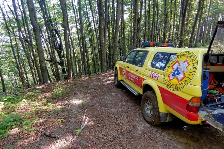 Italiaanse verslaggever vindt vermiste jongen over wie hij verslag deed