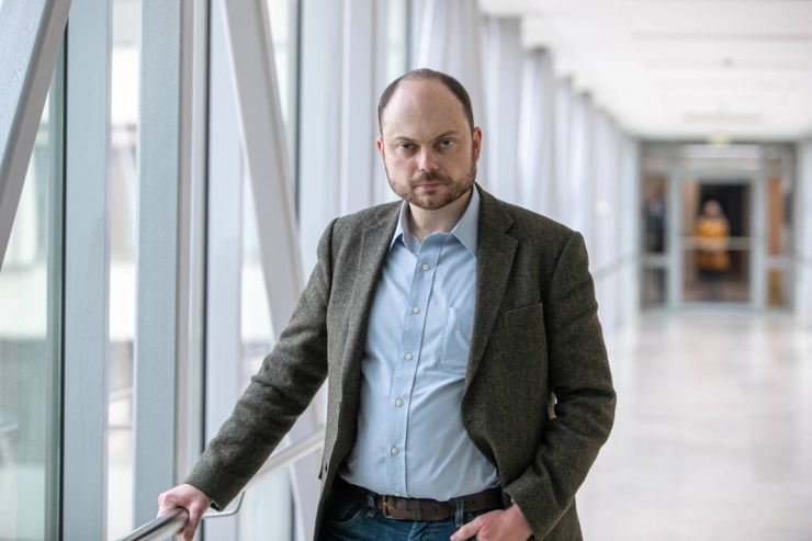 Overzicht Oekraïne: Poetin beschuldigt westen van moordpoging op journalist; strafzaak tegen Kara-Murza