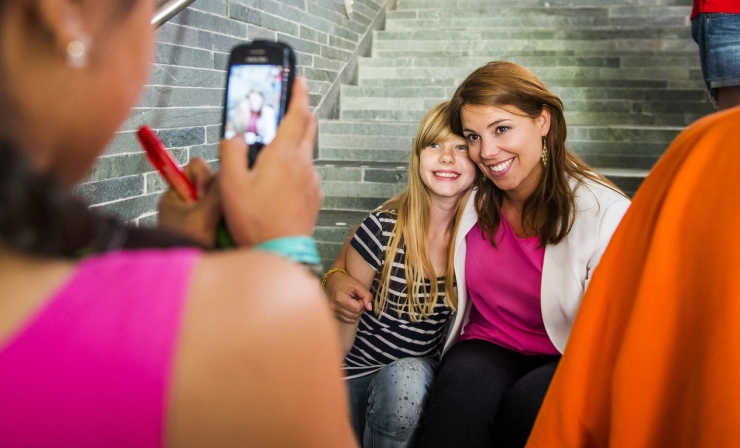 Presentator Roos Moggré naar EenVandaag