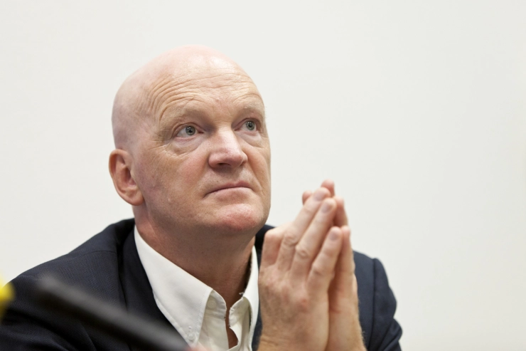 Karskens: minister moet hoofdredacteur NOS kunnen ontslaan