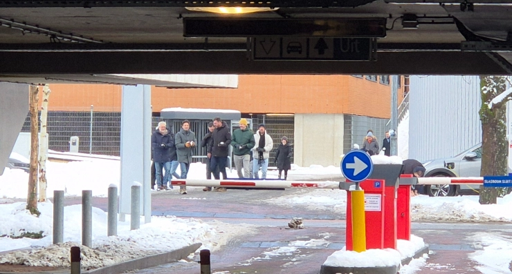 NOS en RTL strijden tegen elkaar in sneeuwballengevecht