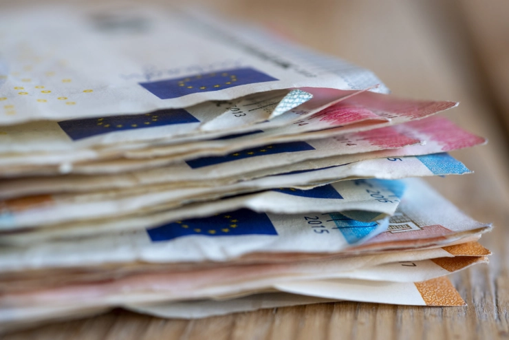 Nieuwe cao Omroeppersoneel: ruim een maandsalaris erbij; ook freelancers profiteren