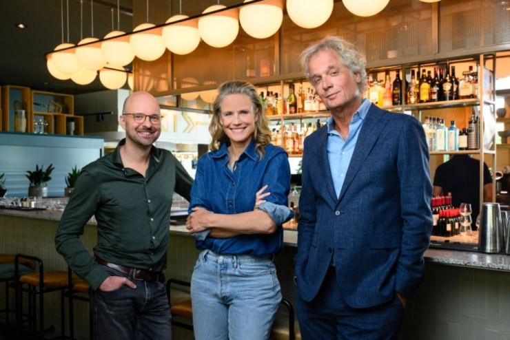 Talkshow ‘Bar Laat’ begint eerder: er is genoeg gaande
