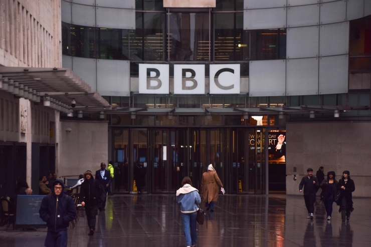 BBC gaat komende jaren honderden miljoenen bezuinigen