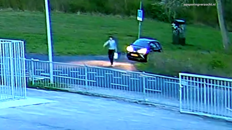 Politie geeft beelden vrij van zendmast-pyromaan