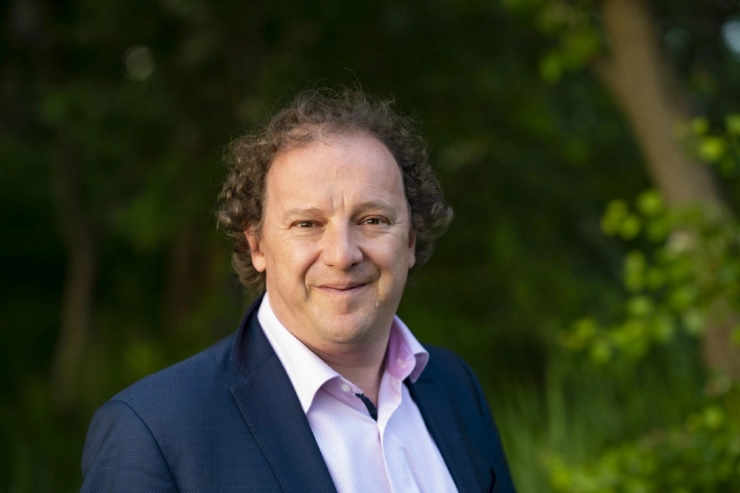 Criticaster Brenno de Winter ingehuurd voor corona-app