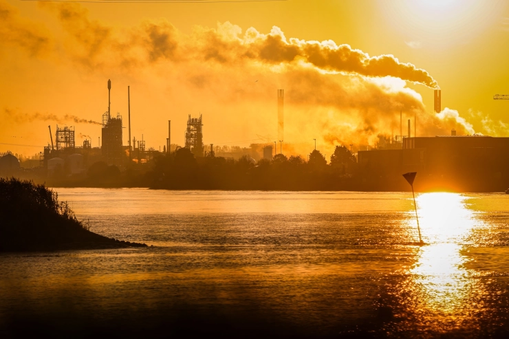 Doorgeven geheime informatie over Chemours aan de pers afgehandeld met schikking