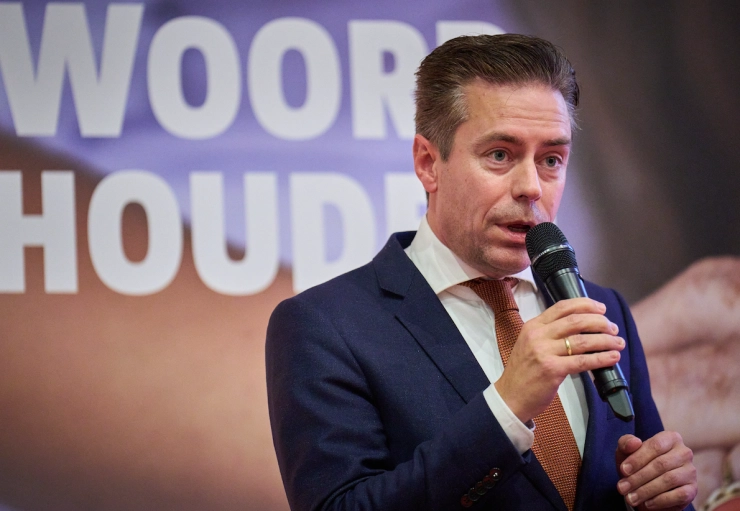 NOS evalueert item met platen politici na Hatikwa-verzoek van SGP