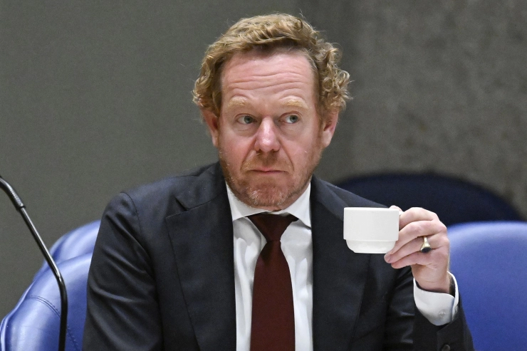 Minister verwacht nieuw tapsysteem politie in 2025, Kamerleden uiten zorgen