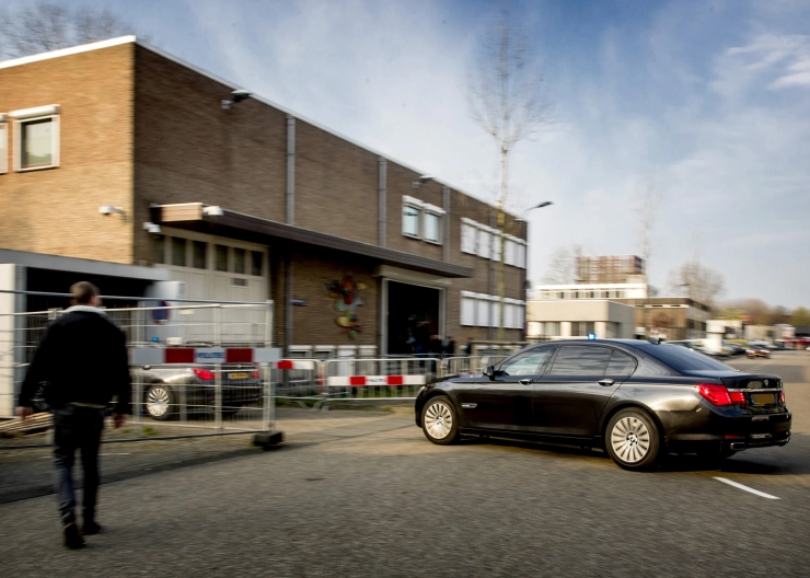 Formeel protest tegen weren audiovisuele pers uit zwaar beveiligde rechtbank De Bunker