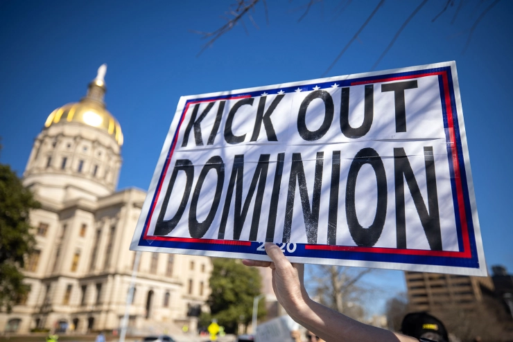 Stemmachinefabrikant Dominion klaagt conservatieve nieuwszenders aan wegens laster