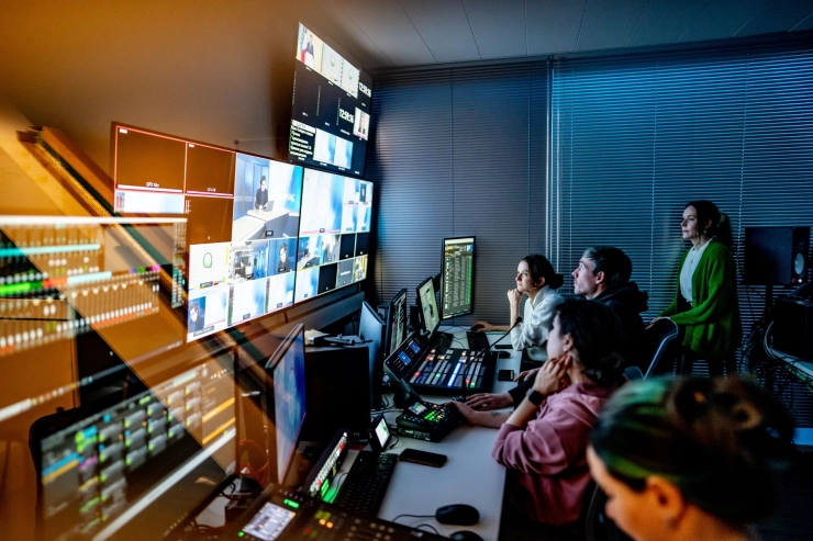 Europese Commissie verlengt steun voor journalisten in ballingschap in de EU