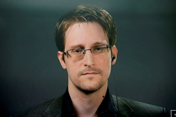 Klokkenluider Edward Snowden vraagt Russische nationaliteit aan