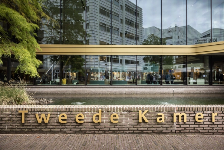 Tweede Kamer geeft inlichtingendiensten meer bevoegdheden