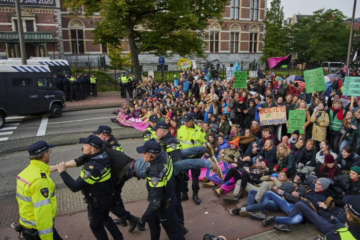 NVJ protesteert tegen gebruik persvakken voor fotografen door politie