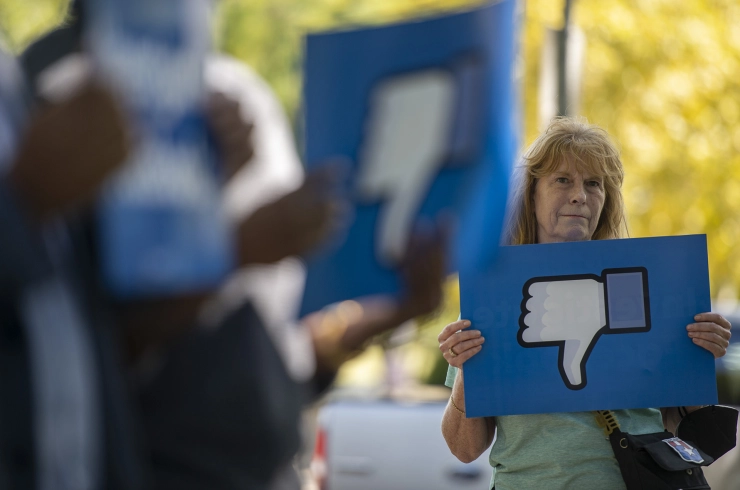 Rechter vindt dat Facebook niet verantwoordelijk is voor nepnieuws over coronavirus