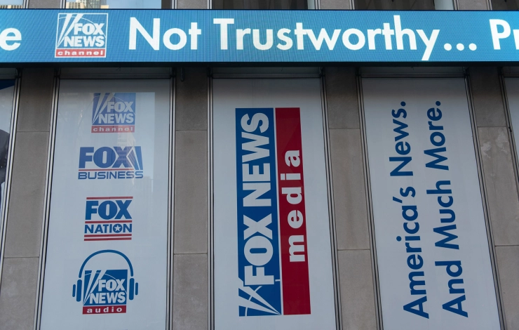 Fox News wil af van miljardenaanklacht stemmachinefabrikant Dominion