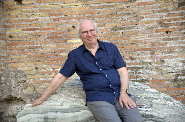 Schrijver en journalist Jan Brokken krijgt Gouden Ganzenveer 2023