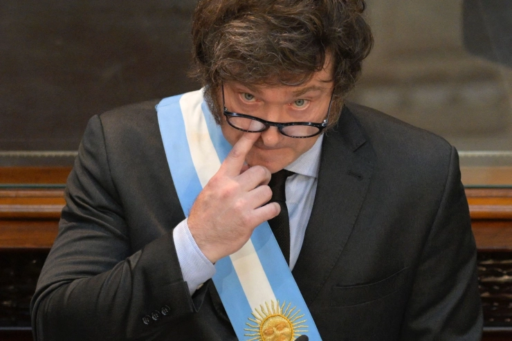 President van Argentinië zegt het staatspersbureau te willen sluiten