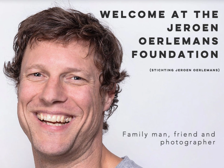 Nieuwspoort eert omgekomen collega’s met herdenkingsscherm