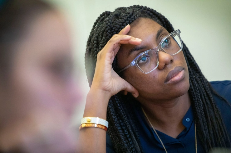 Ophef over publieke uitval Britse staatssecretaris richting journalist