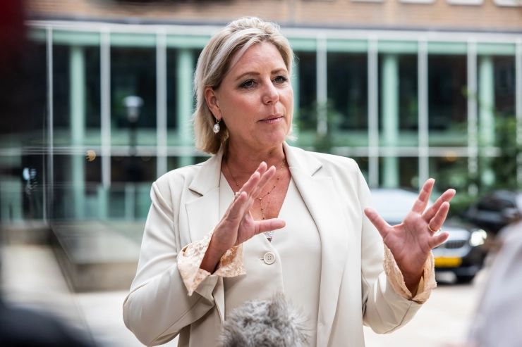 Mediaminister Letschert zoekt naar juridische opties om in te grijpen bij ON!