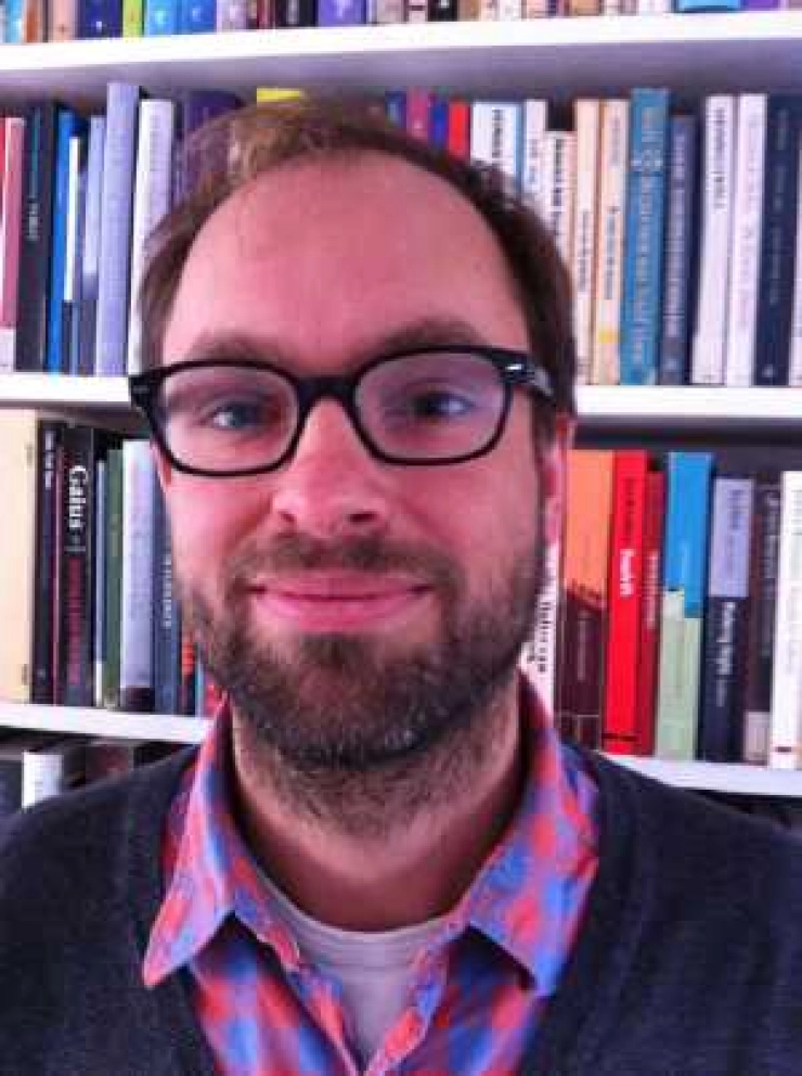 Een journalist met een boek wordt sneller gezien als expert