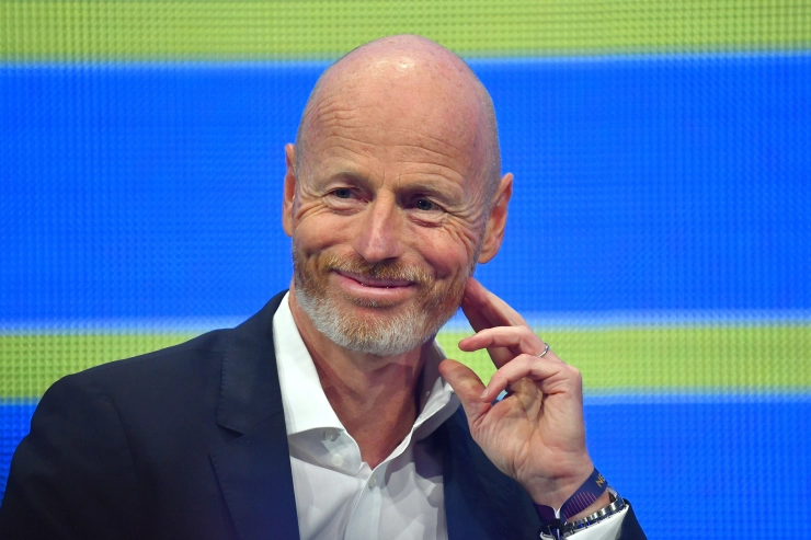 Topman Zwitserse uitgever in gelekte video: overheid niet afvallen wat betreft coronabeleid