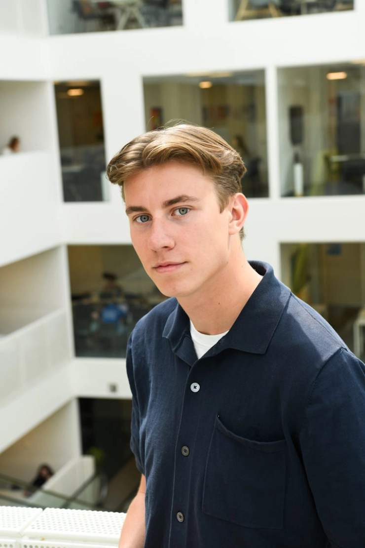 Tegelwinnaar Talent Max Vessies aan de slag bij EenVandaag