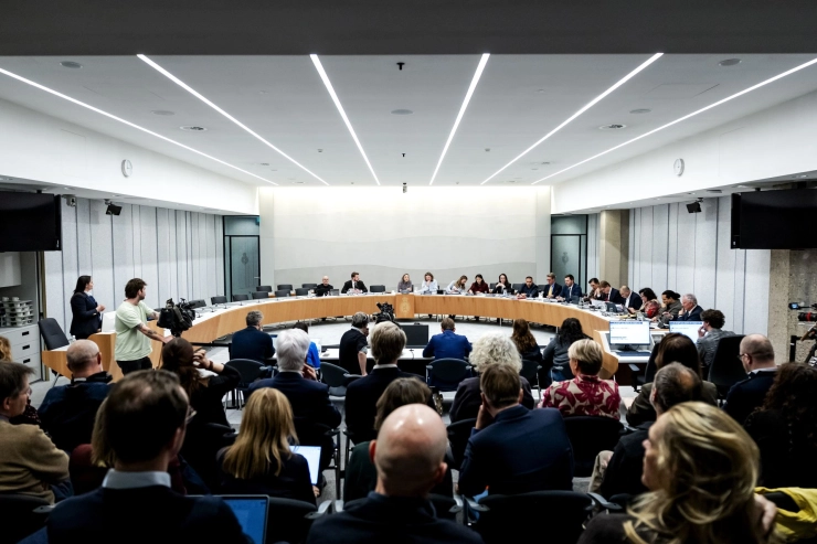 Formerende partijen D66, VVD en CDA willen vier omroephuizen en een taakomroep