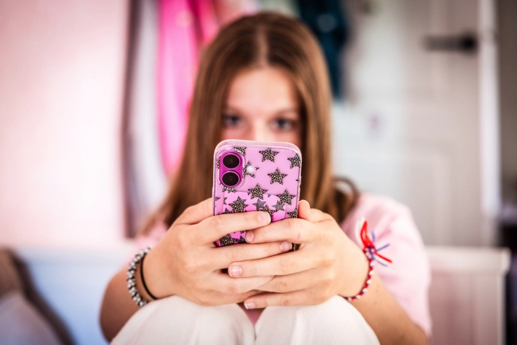 Onderzoek: jong op sociale media slecht voor schoolresultaten
