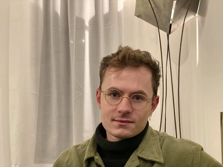 Hoe Menno Sedee ‘Mister LHBTI’ werd bij NRC - en dat als freelancer