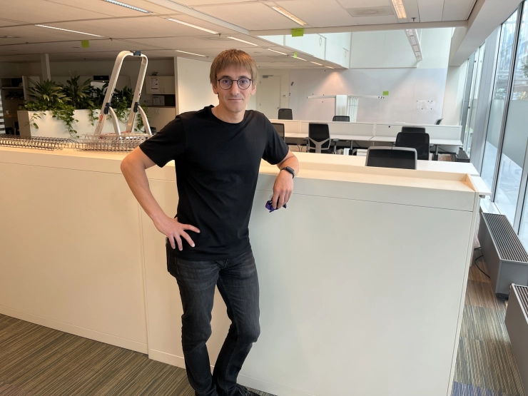 Mikhail Fishman van TV Rain zendt uit vanuit Amsterdam: ‘Het is mijn verantwoordelijkheid om Russen te confronteren met de waarheid’